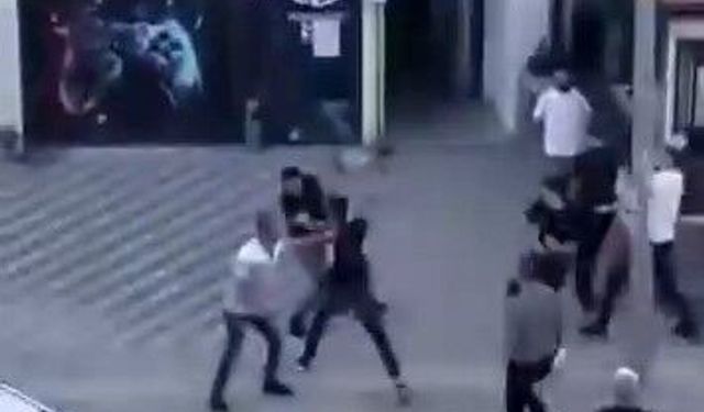 Kemer ve ıstakalarla birbirlerine saldırdılar: O anlar kamerada!