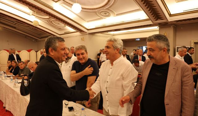 Özgür Özel'den Diyarbakır'da barış mesajı: "Yeni bir yol açmaya geldik"