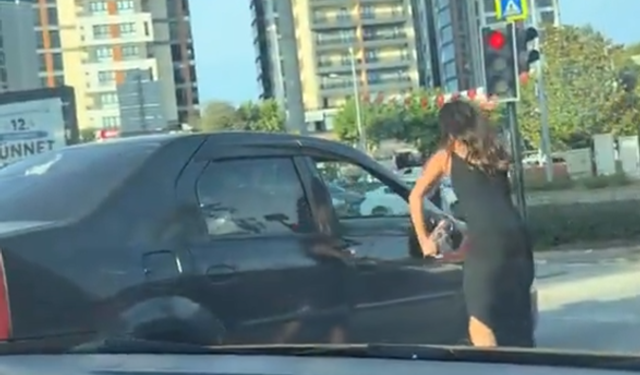 Bursa’da trafikte gerilim anları! Tartıştığı sürücünün aynasını kırıp olay yerinden uzaklaştı