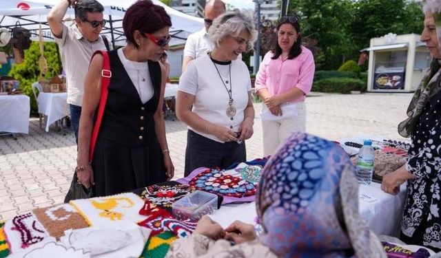 Etimesgut'ta kadın emeği görücüye çıktı! Renkli pazara yoğun ilgi