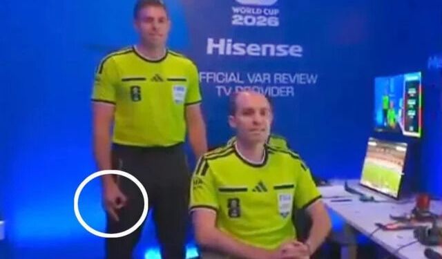 Dünya Kupası maçında gündeme oturan olay! Hakemin yaptığı el hareketi şoke etti