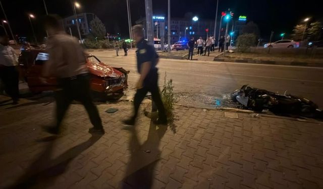 Kırmızı ışık ihlali can alıyordu! 19 yaşındaki motosikletli 36,5 metre sürüklendi