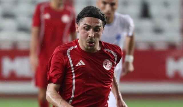 Abdülkadir Ömür için İngiltere’de yeni dönem! Hull City kararını kampta verecek