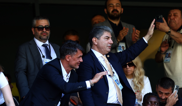 Hakan Safi'den büyük gözdağı! Teknik Direktör Paolo Maldini ile tribünde...