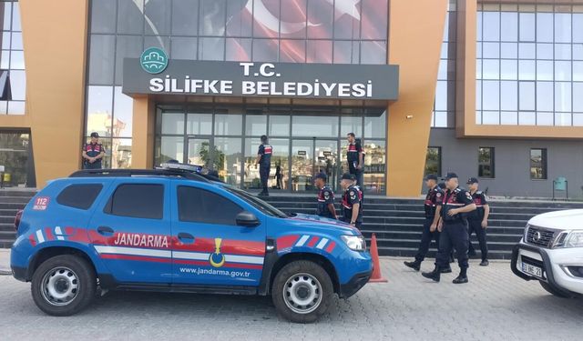 Silifke Belediyesine operasyon: Çok sayıda gözaltı