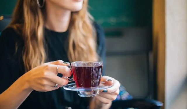 Su yerine çay ve kahve içenler dikkat! Uzman uyardı