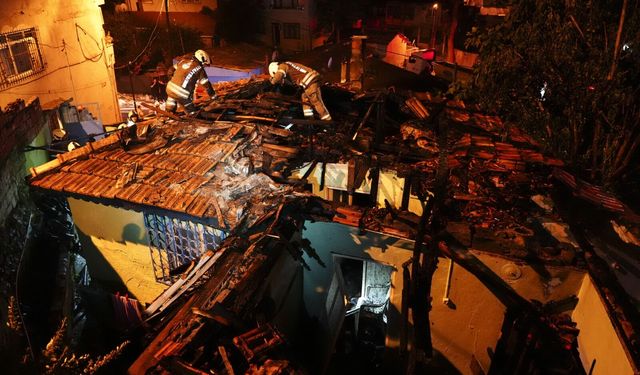 Gecekonduda çıkan yangın 3 evi kül etti