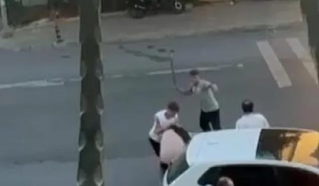 Büyükçekmece’de kaza sonrası sopalı kavga kamerada