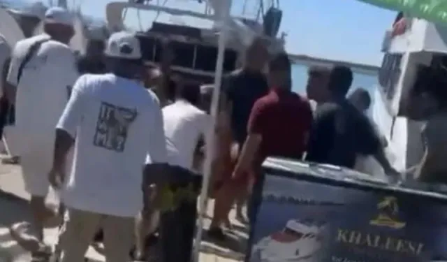 Tur teknesi çalışanlarının birbirine girdi! O anları turist kaydetti