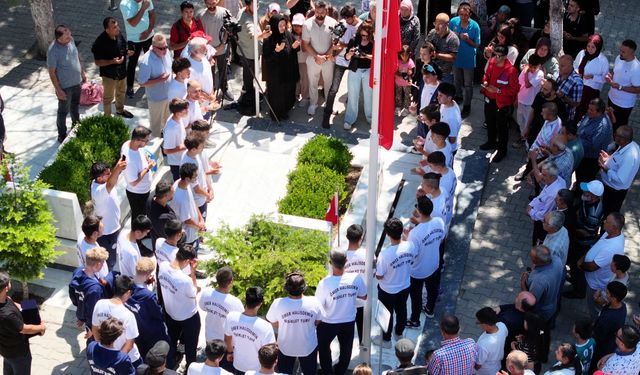 15 Temmuz'un simge ismine vefa! Ömer Halisdemir'in kabrine ziyaretçi akını