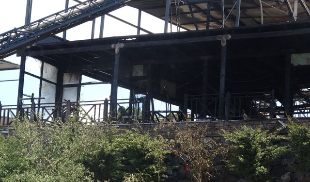 Maltepe'de yangın restoranı küle çevirdi