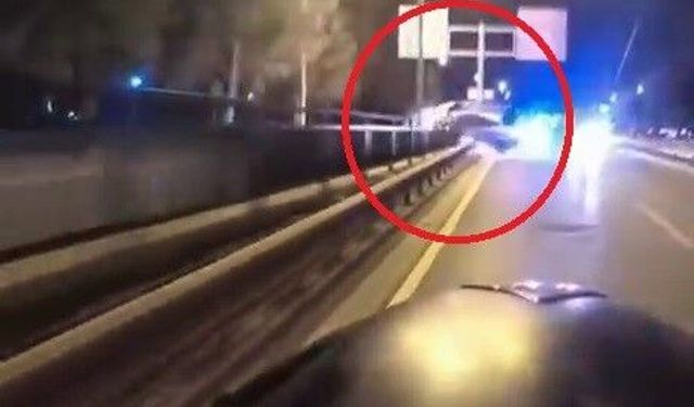 Otomobil bariyerlere çarpıp böyle takla attı...Feci kaza kask kamerasında