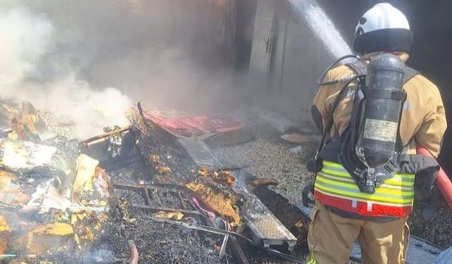 Hatay'da konteyner yatakhane yangını