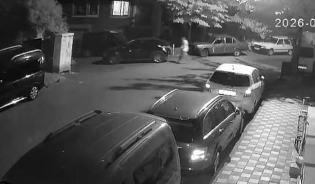 Sürücüsüz araç doğal gaz borusuna çarpınca panik yaşandı