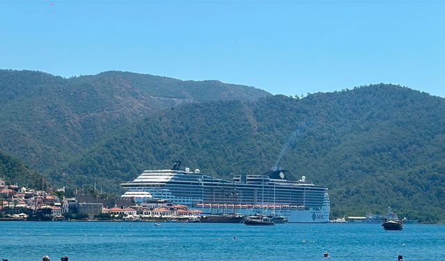 Devasa gemi Marmaris'e geldi