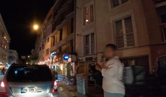 Eskişehir'de sokakta yüksek sesle müziğe tepki