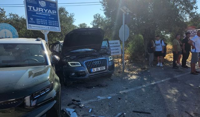Çanakkale-İzmir yolunda can pazarı: 1'i ağır 4 yaralı