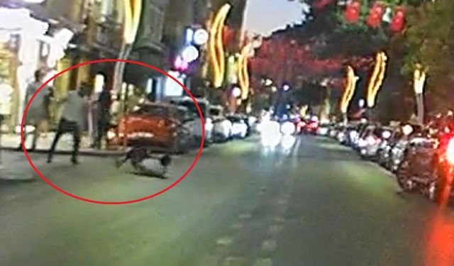 Taşkınlık yapan alkollü kişiye yumruklu müdahale kamerada!