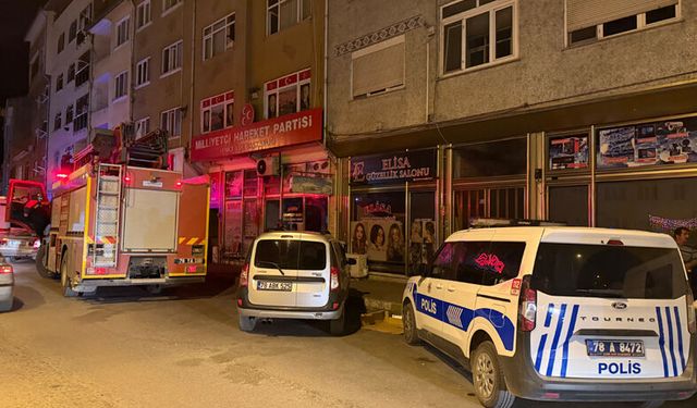 Cani koca dehşeti: Eşini boğazını keserek öldürdü, bileklerini kesip intihara kalkıştı