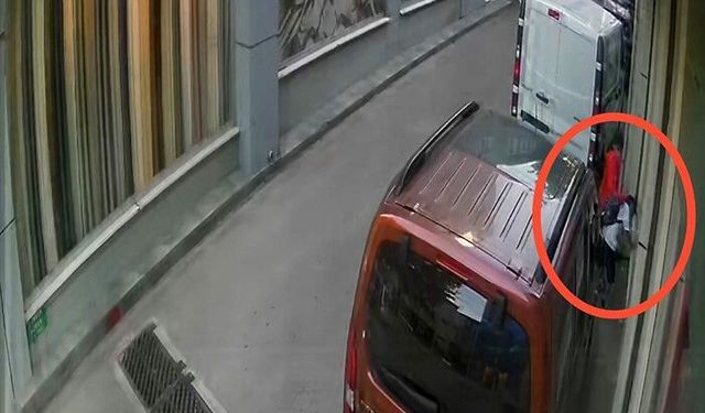 Bursa'da akran zorbalığı kameraya böyle yansıdı: Tekme tokat dövüldü, bilincini kaybetti!