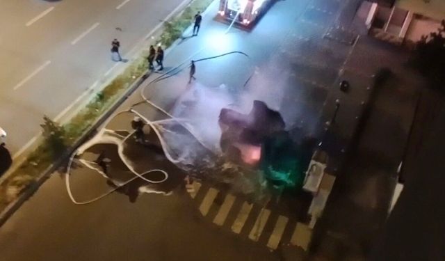 Kayseri’de şarjdaki elektrikli araç patladı! O anlar kamerada