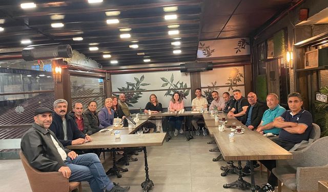 Eski dostlar hasret giderdi: Ardahan lisesi mezunları 34 yıl sonra buluştu