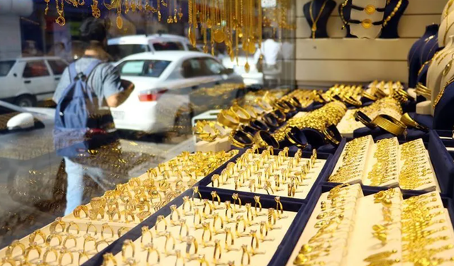 Ankara'da kuyumcu soygunu! Müşteri gidi geldi; altınları alıp silahla kaçtı