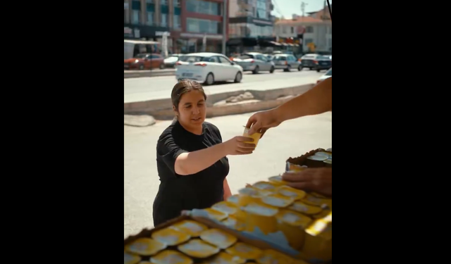 Etimesgut'ta yaz sıcaklarına serin dokunuş! Belediyeden limonata ikramı