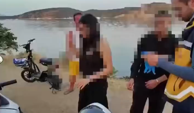 Turist kadın ölümle burun buruna geldi! Kaçabilmek için hareket halindeki motosikletten atladı