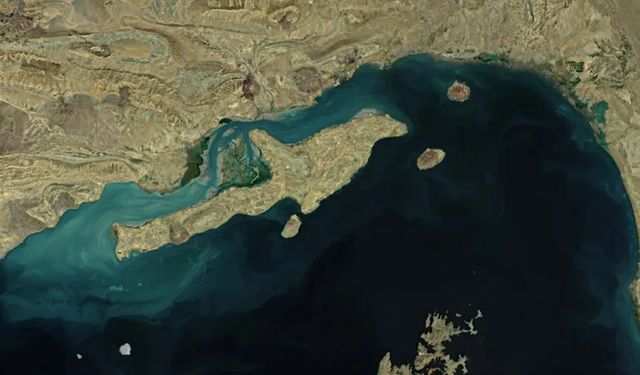 ABD, Hürmüz'deki Keşm Adası'nı vurmaya devam ediyor