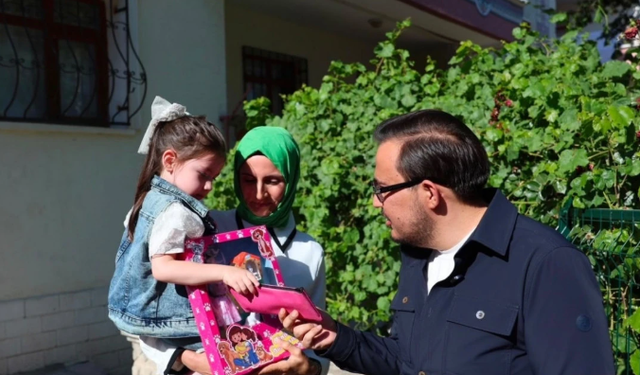 Her gün yolunu gözlüyordu... Sincan Belediyesi minik Ayşe'nin hayalini gerçeğe dönüştürdü