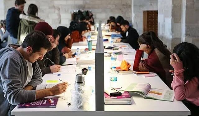 YÖK'ten vakıf üniversitelerine ücret uyarısı