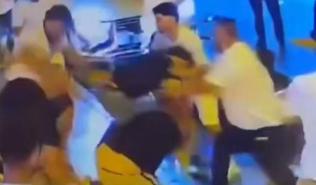 Marmaris'te sokak ortasında saldırı! Adamı, grup halinde darbettiler