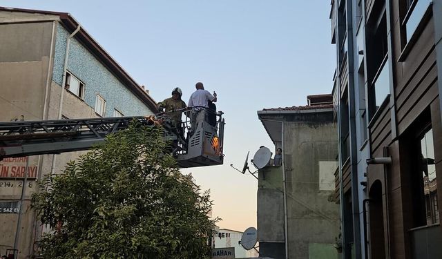 İstanbul'da beş katlı bina yangını korkuttu