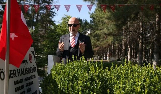 Zekai Aksakallı’dan Şehit Ömer Halisdemir’in kabrine anlamlı ziyaret!