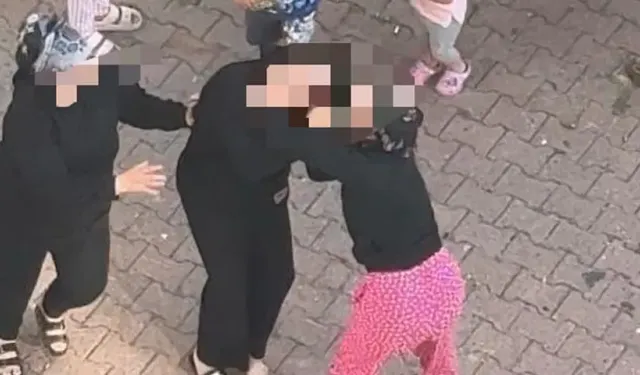 Kayseri'de iki kadının saç başa birbirine girdi! Çocuklarının ağlayışlarına aldırış etmediler