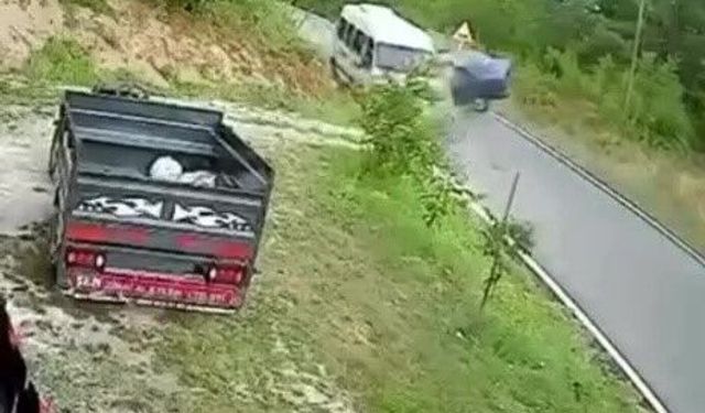 Zonguldak’ta feci kaza kamerada: 4 yaralı