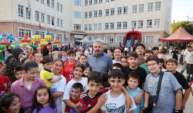 Pursaklar’da çocukların yüzü güldü! Şenlik mahalle mahalle yayıldı