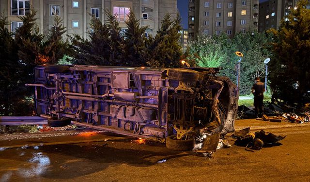 Esenler'de feci kaza: Makas atan minibüs sürücüsü kazaya sebep oldu