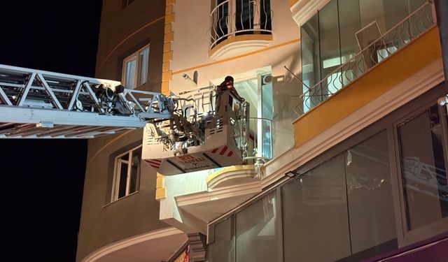 Komşular kötü kokuyu fark etti, ekipler eve girince acı gerçek ortaya çıktı!