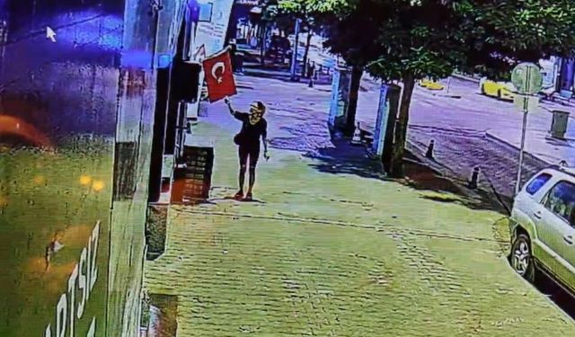 Muğla'da Türk bayrağına çirkin saldırı kamerada: Şüpheli kadın aranıyor