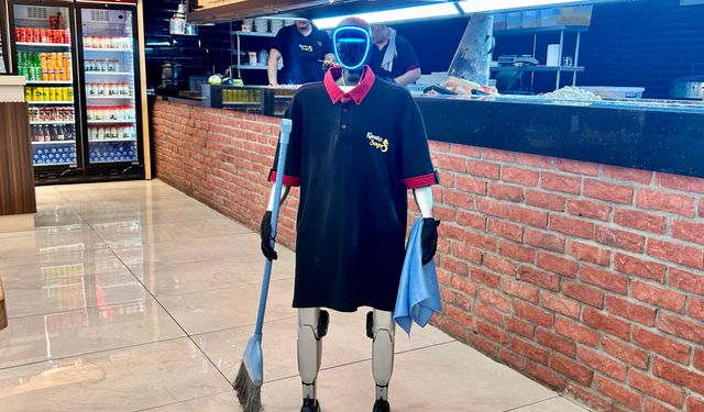 Ankara'nın zamcı robot garsonu Fiko göz dolduruyor!