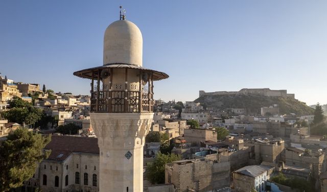 Depremde hasar gören iki tarihi cami Mevlid Kandili'nde yeniden ibadette!