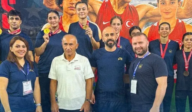 Ankara ringde tarih yazdı! Genç boksörlerden 8 madalya