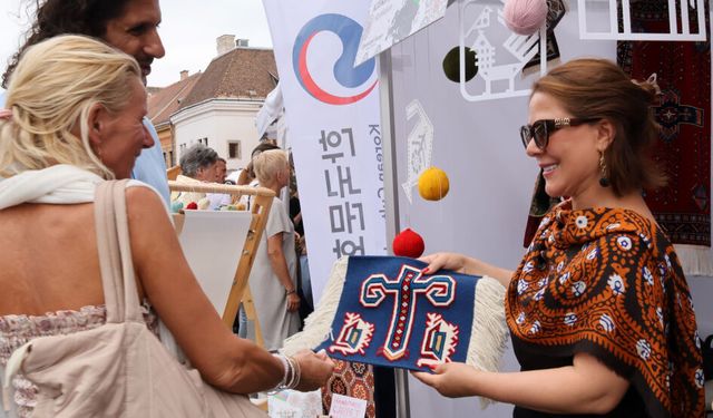 Azerbaycan’ın kültürel mirası Budapeşte’de tanıtıldı