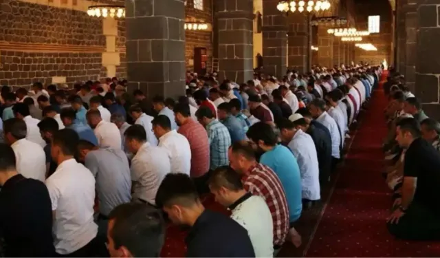 7 AĞUSTOS CUMA NAMAZI SAATLERİ| Bugün cuma namazı saat kaçta kılınacak? İstanbul, Ankara, İzmir Diyanet ezan saatleri
