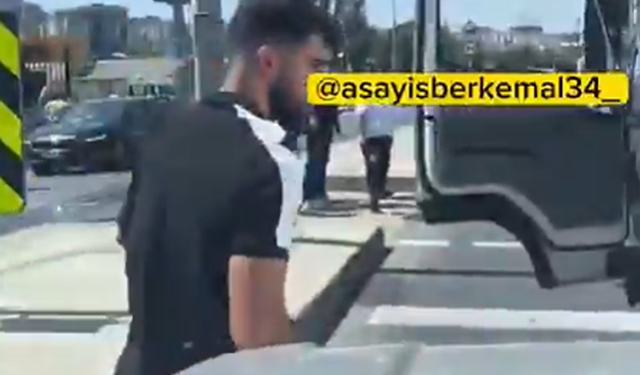 İstanbul’da trafikte dehşet anları: Kadın sürücünün önünü kesip aracına saldırdı