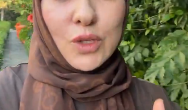 “Asalet sessizdir” diyerek anlattı: Türkiye’de kadınların giyim anlayışına ilişkin dikkat çeken sözler
