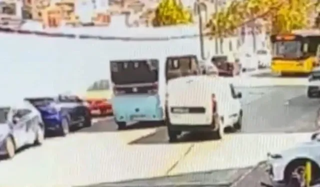 Kağıthane'de faciadan dönüldü! Minibüs İETT otobüsüne böyle çarptı