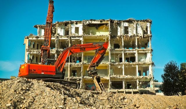 Kentsel dönüşümde yeni dönem: Binaların yıkımında teknik standartlar sıkılaştırıldı